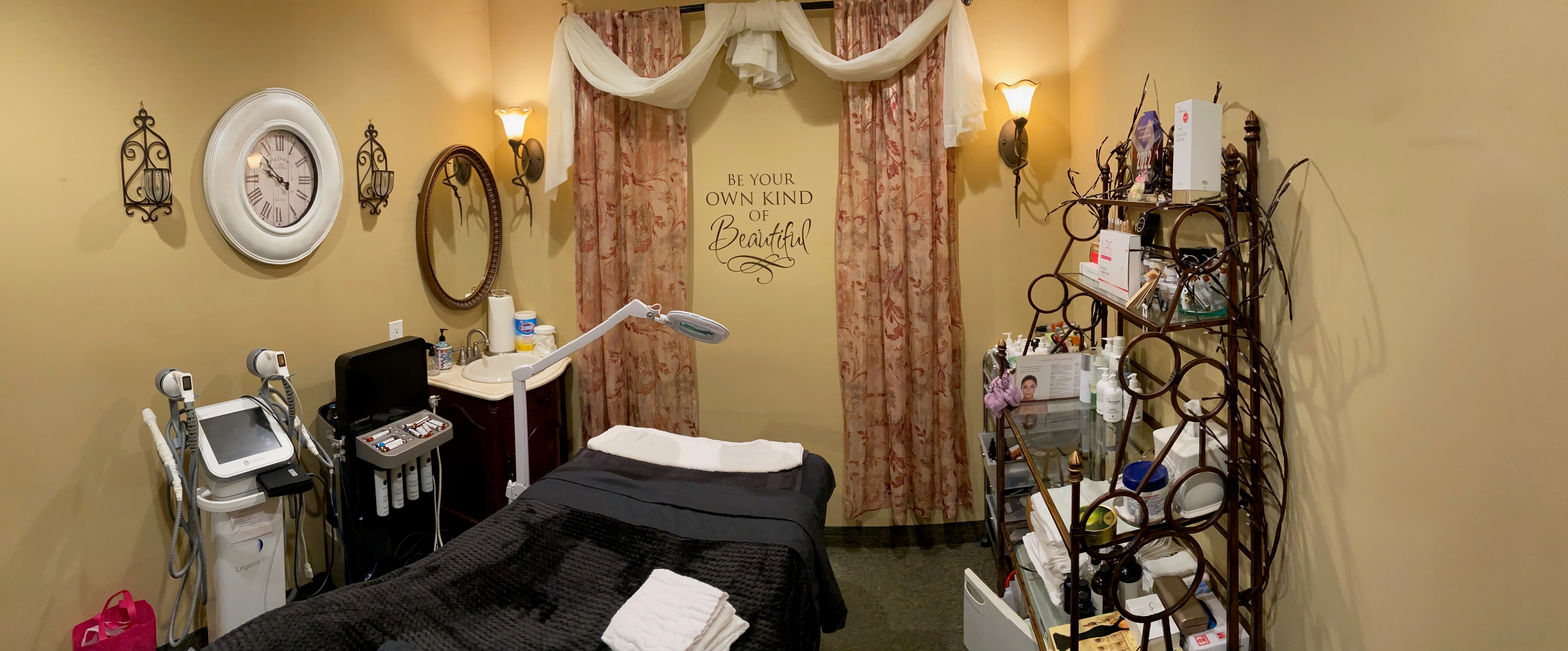 HydraFacial and Diamond Glow treatment room at Elite Laser Center